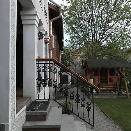 Perlyna בית הארחה ורחובינה